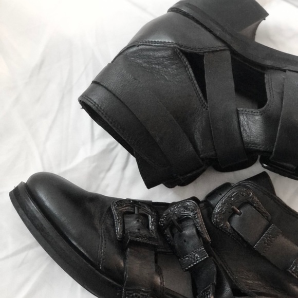 SOLD - TOPSHOP- belt buckle ankle leather boots. - Picture 3 of 4